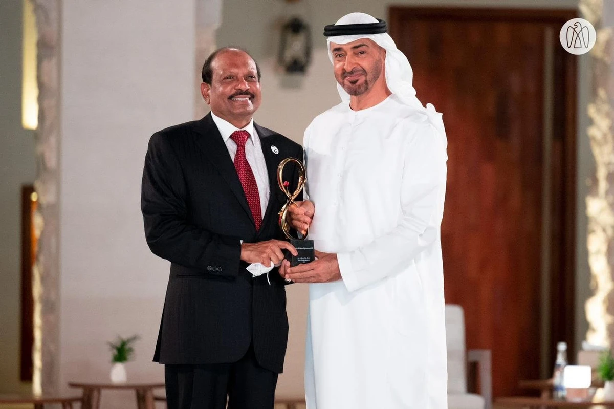 Sheikh Mohamed bin Zayed Al-Nahyan, Crown Prince of Abu Dhabi, presents the award to Yusuff Ali M.A. in Abu Dhabi. (Supplied)
