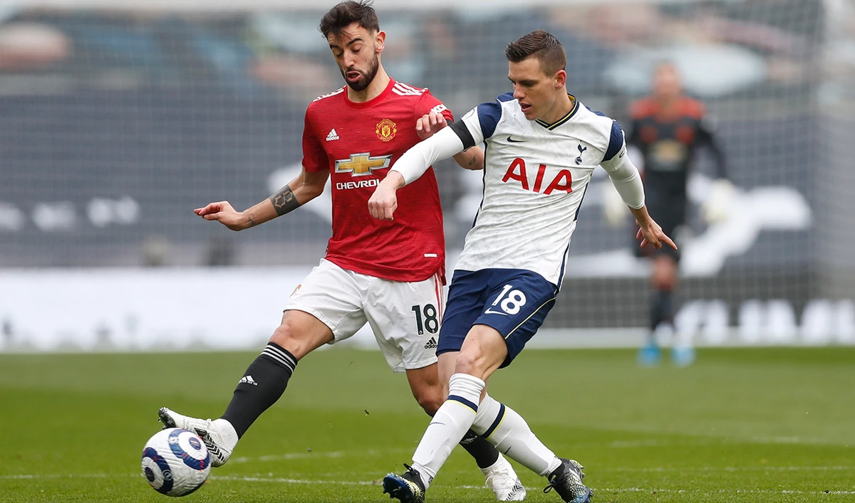 Tottenham Hotspur's Giovani Lo Celso in action with Manchester United's Bruno Fernandes during their match on April 11, 2021. (Reuters)