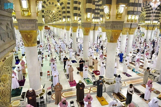 Worshippers perform the first Tarawih prayer at the Grand Mosque in Makkah on April 12, 2021. (SPA)