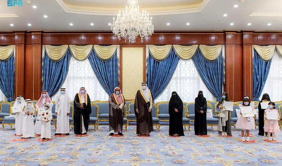 Madinah governor Prince Faisal bin Salman honors winners of competition. (SPA)