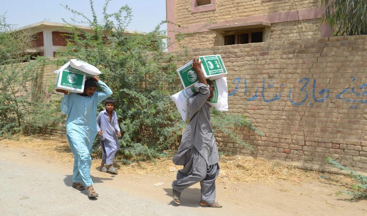 The King Salman Humanitarian Aid and Relief Center (KSrelief) gifted 100 tons of dates to Pakistan. (SPA)