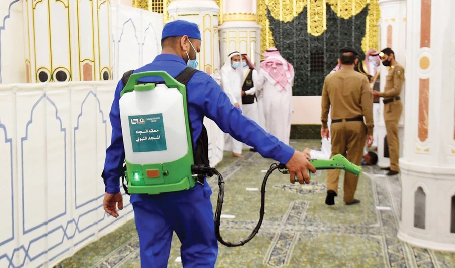 Dozens of world’s finest carpets cover floor of Prophet’s Chamber in Madinah