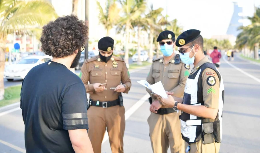 Saudi police arrested seven people for violating isolation and quarantine instructions. (SPA)