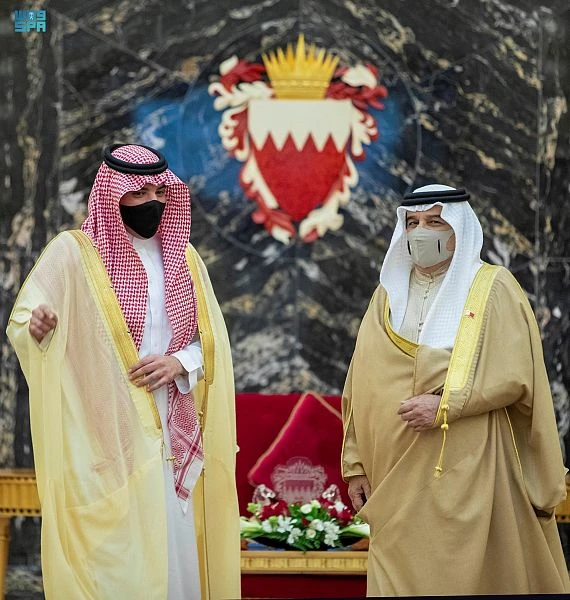 Bahrain’s King Hamad receives Saudi Minister of Interior Prince Abdulaziz bin Saud bin Naif at Sakhir Palace. (SPA)
