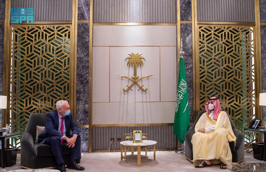 Saudi Crown Prince Muhammad bin Salman meeting with UK Special Envoy Edward Lister in Jeddah early Monday. (SPA)