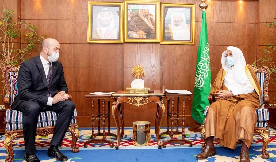Saudi Minister of Islamic Affairs Sheikh Abdullatif Al-Asheikh held talks with Bosnian Ambassador Muhamed Jusic in Riyadh on Monday. (SPA)