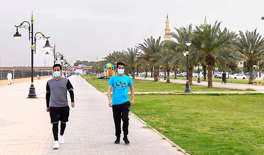 The Saudi Sports for All Federation launched a campaign encouraging people to walk or run 20 kilometers for 20 days during Ramadan. (SPA)