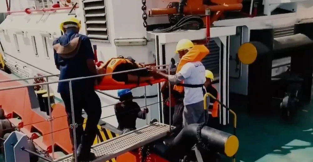 Saudi Border Guards rescued six citizens from sea near the port city of Jeddah. (Screengrab/Tiwtter/@BG994)