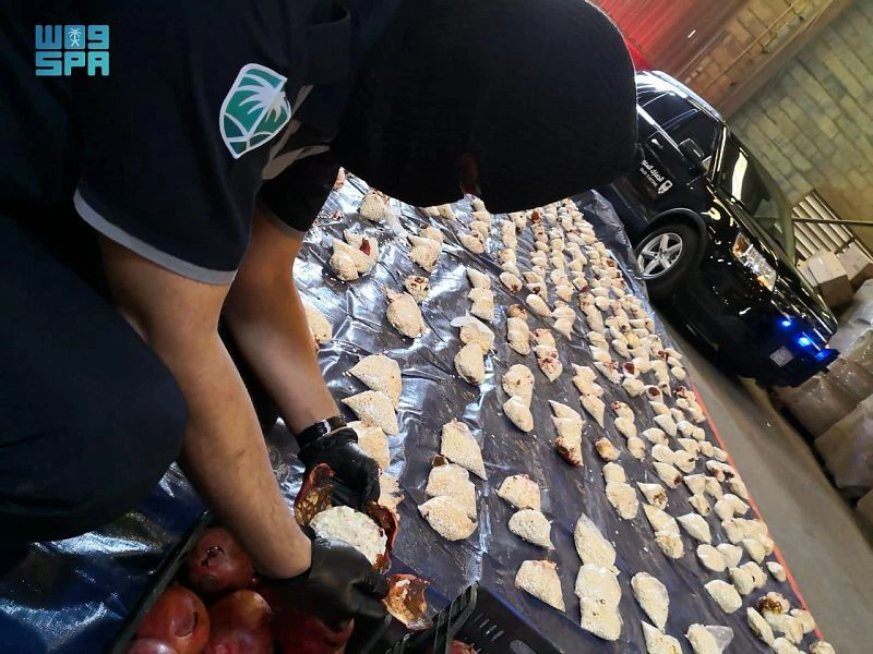 A Saudi Custom officer opens imported pomegranates, as customs foiled a attempt to smuggle millions of Captagon pills, which came from Lebanon. (SPA)