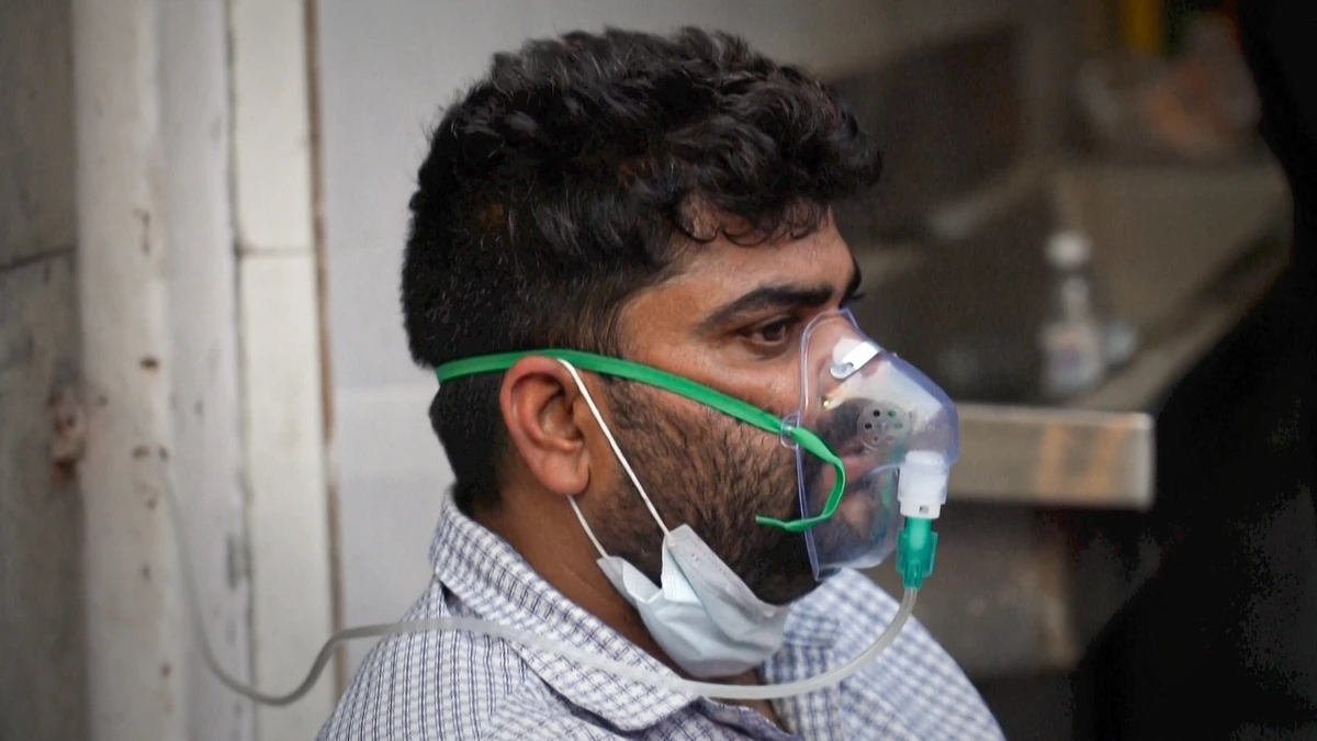 India Covid patients flock to makeshift tent for lifesaving oxygen