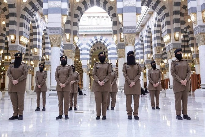 In this undated photo, dozens of female officers are currently deployed both in Makkah and Madinah, where they are providing security and managing worshippers at the Grand Mosque and the Prophet’s Mosque. (AN Photo by Huda Bashata)
