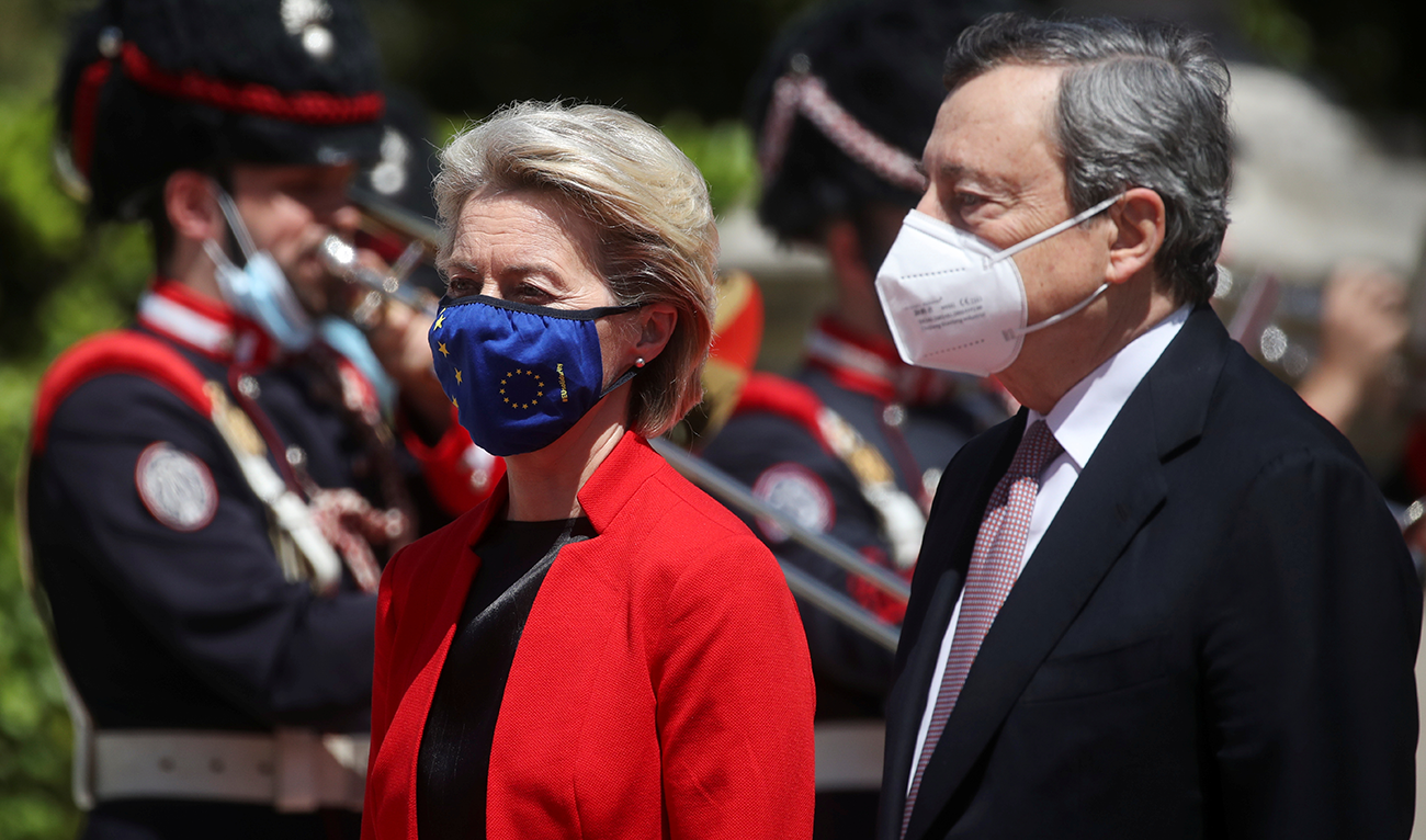 European Commission President Ursula von der Leyen and Italian Prime Minister Mario Draghi arrive for the virtual G20 summit on the global health crisis, at Villa Pamphilj in Rome, Italy, May 21, 2021. (Reuters)