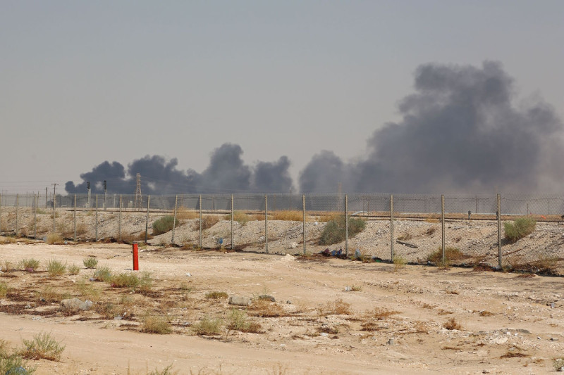 Smoke billows from Aramco’s facility in Abqaiq after a drone attack claimed by Houthi militants on Sept. 14, 2019. (AFP)