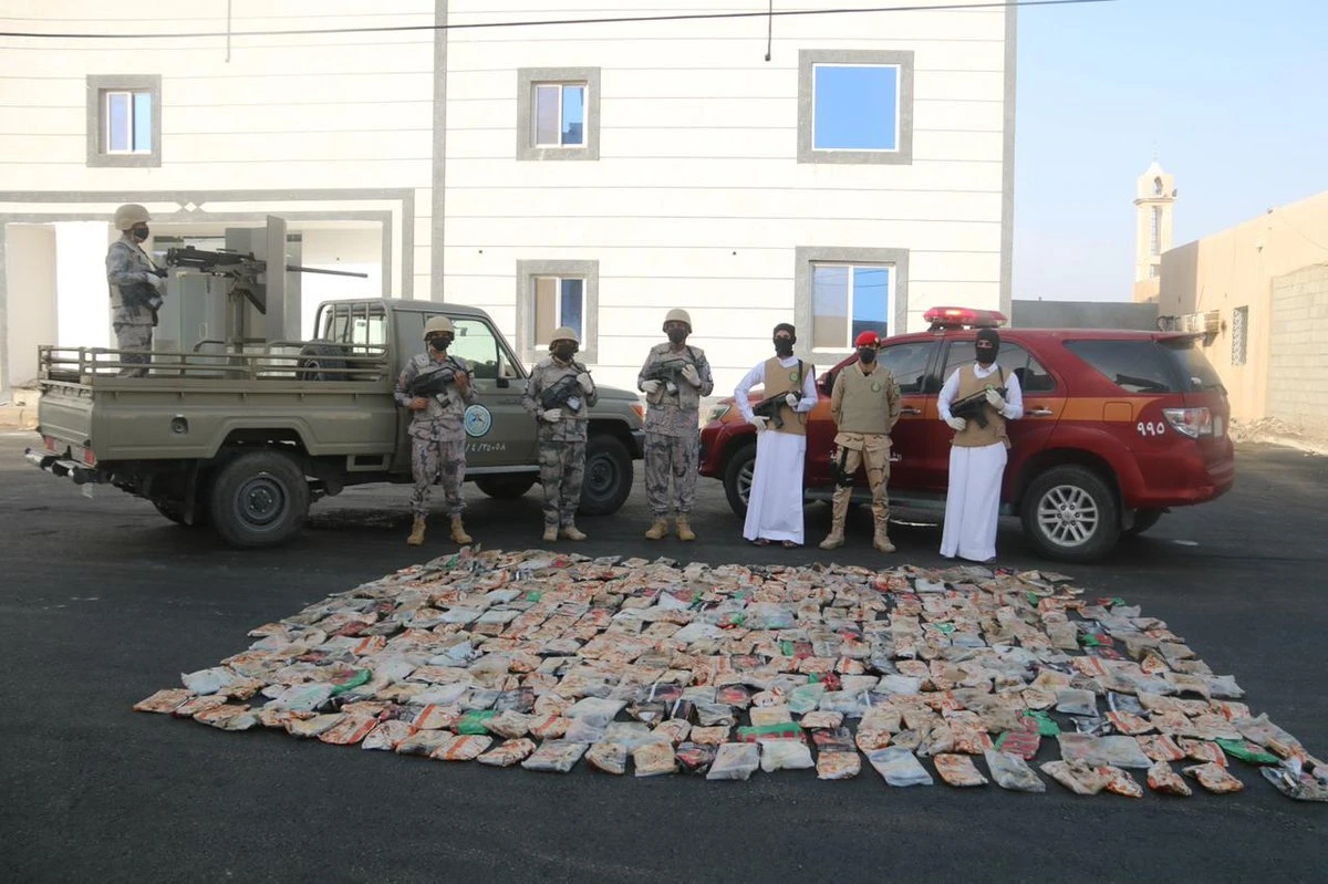 Saudi border guards foil attempts to smuggle hashish, khat in Jazan region