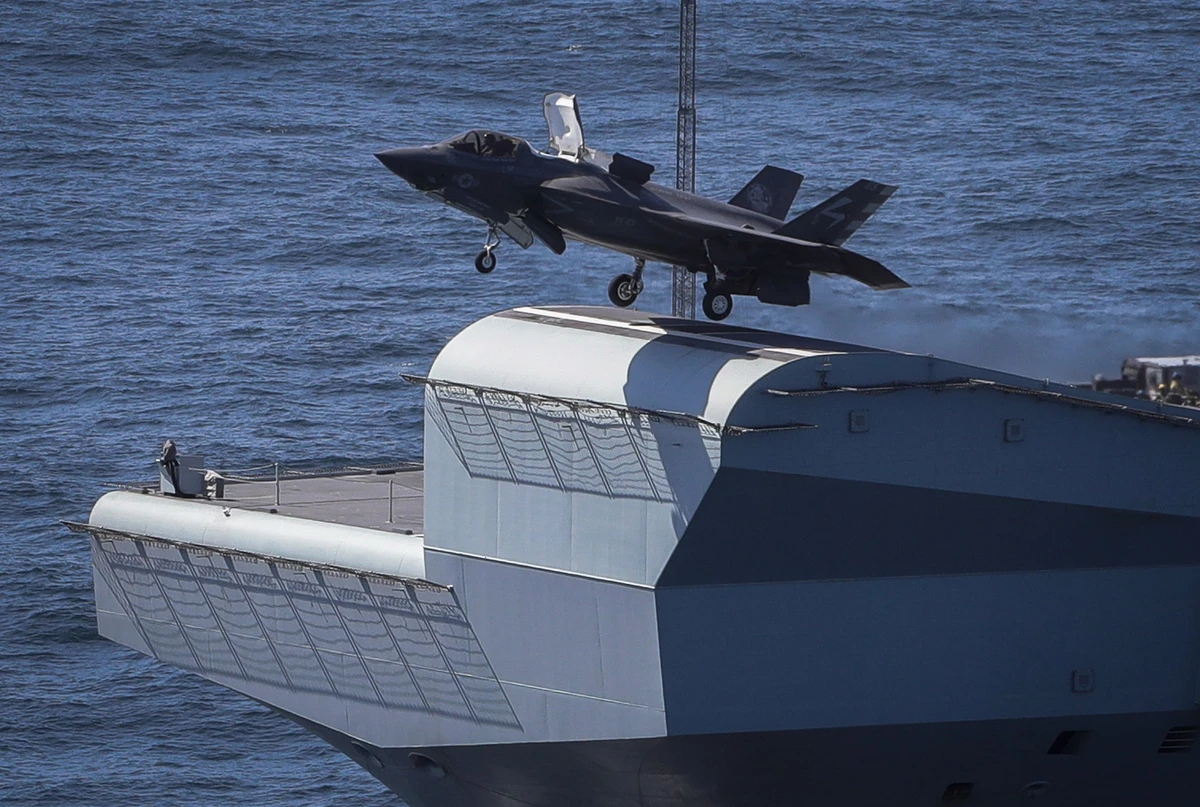 Royal Navy Cmdr. Nathan Gray, F-35 Integrated Test Force at NAS Patuxent River, makes the first ever F-35B Lightning II takeoff from HMS Queen Elizabeth. (Wikimedia Commons/Department of Defense/Kyle Heller)