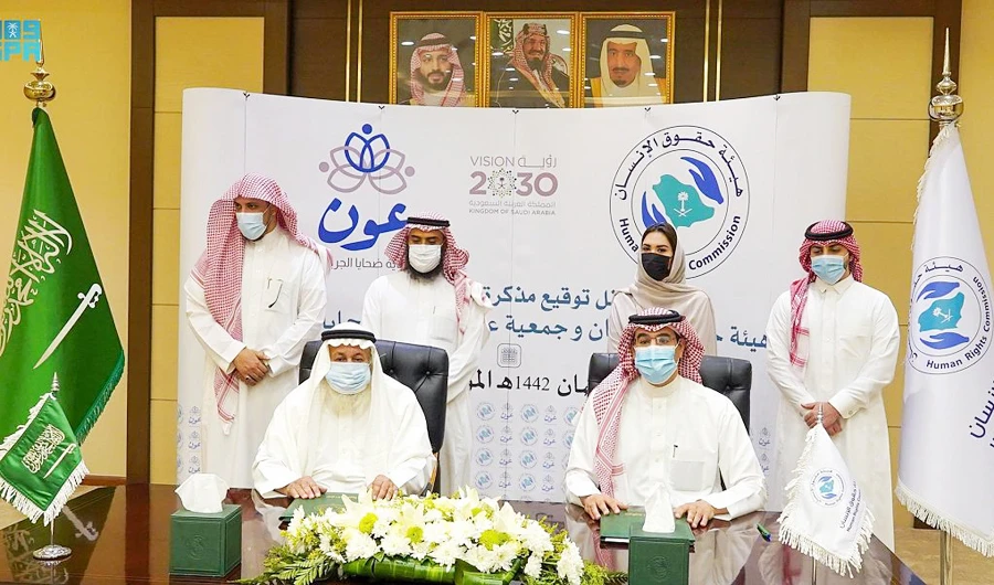 Saudi Human Rights Commission signed a memorandum of understanding with Aoun Organization for the Welfare of Crime Victims in Riyadh. (SPA)