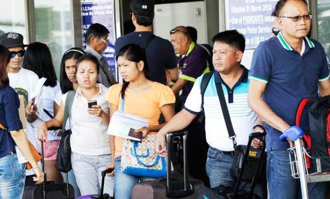 During a phone conversation with Crown Prince Mohammed bin Salman, Duterte expressed thanks for the Kingdom’s inclusion of overseas Filipino workers (OFWs) in its COVID-19 vaccination drive. (Reuters/File Photo)