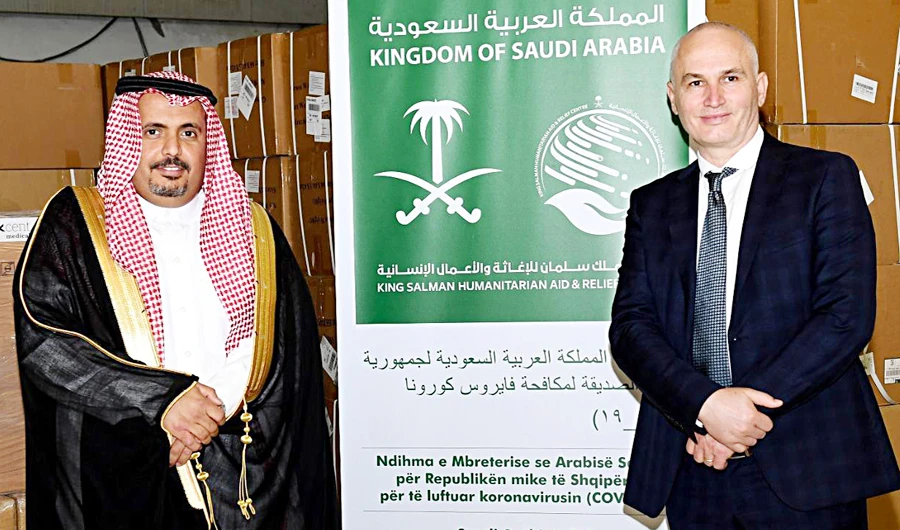 Saudi embassy attaché Mohammed bin Rashed Al-Hadithi delivered the aid. (Supplied)