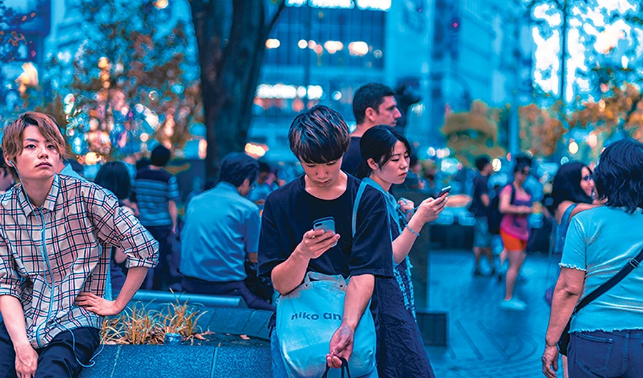 China seeks to strengthen guidance and control of mobile app information sources, and restrict notification volumes as part of its ‘people’s war.’ (Social media)