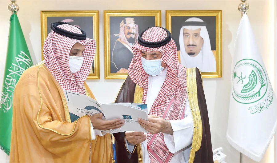 Najran Gov. Prince Jalawi bin Abdul Aziz bin Musaed on Monday reviewed precautionary measures to curb the spread of COVID-19. (SPA)