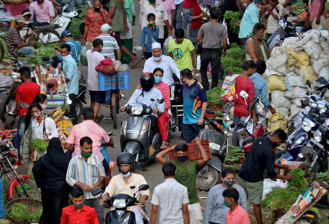 People shop at a crowded vegetable market amidst the spread of the coronavirus disease (COVID-19) in Mumbai. (Reuters)