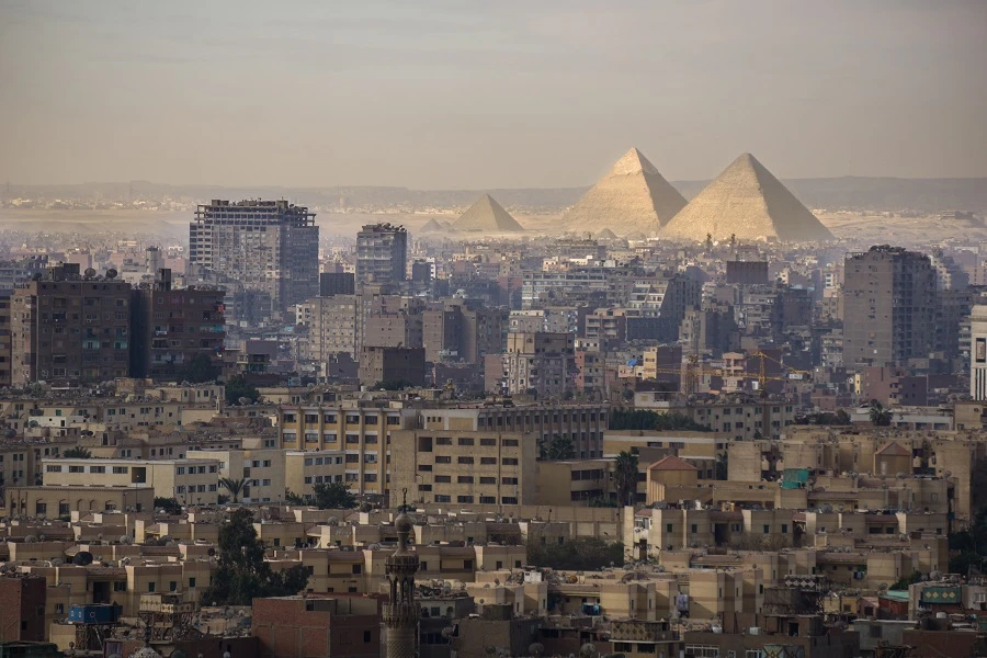 The labor force in urban areas reached 13,034 million. (Shutterstock)