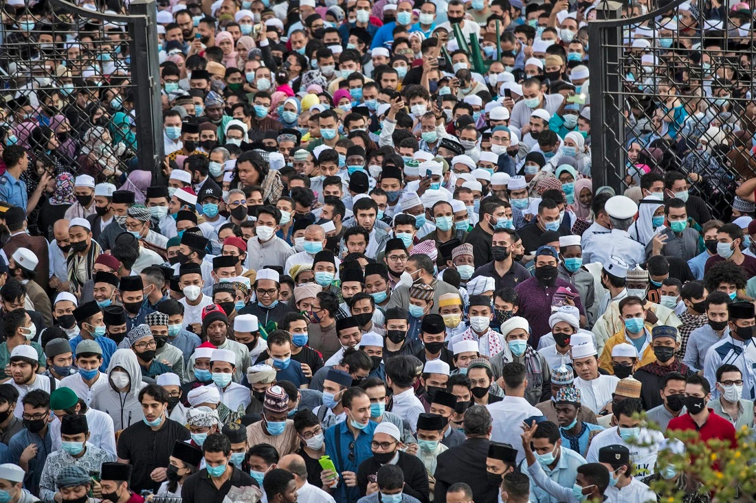 Muslims around the world mark Eid al Fitr