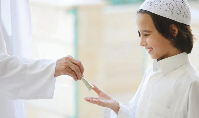 Saudis divided between electronic, traditional Eidiya