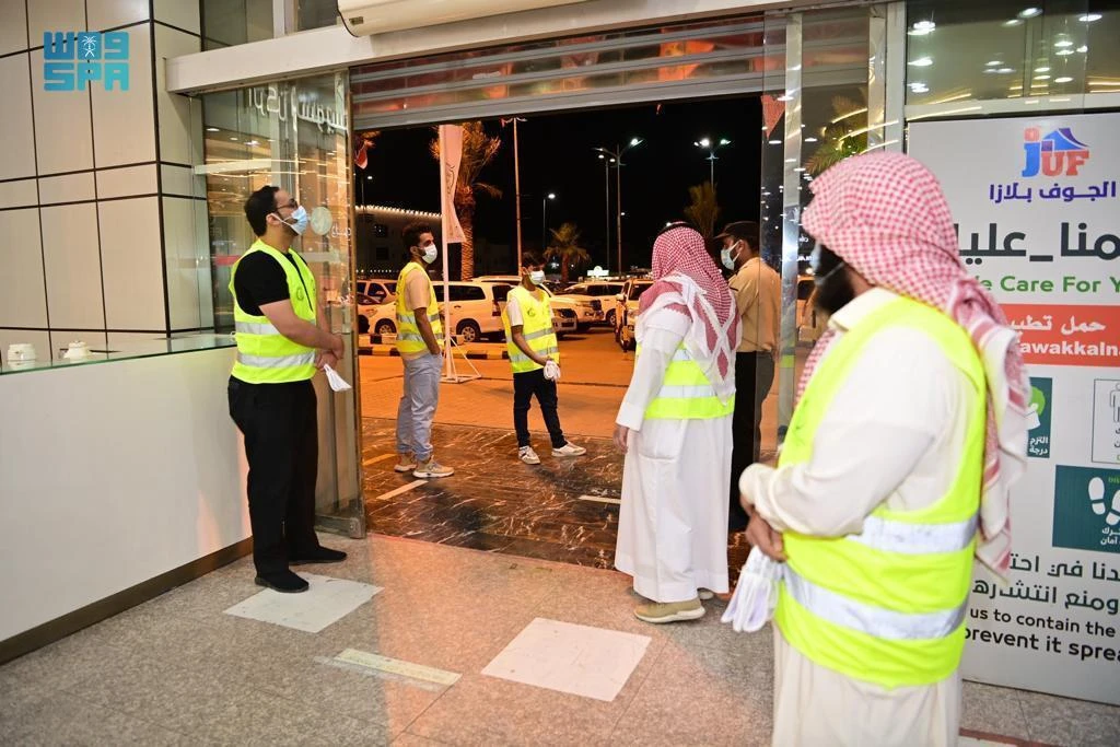 Saudi Arabia announced 12 deaths from COVID-19 and 927 new infections on Friday. (File/SPA)