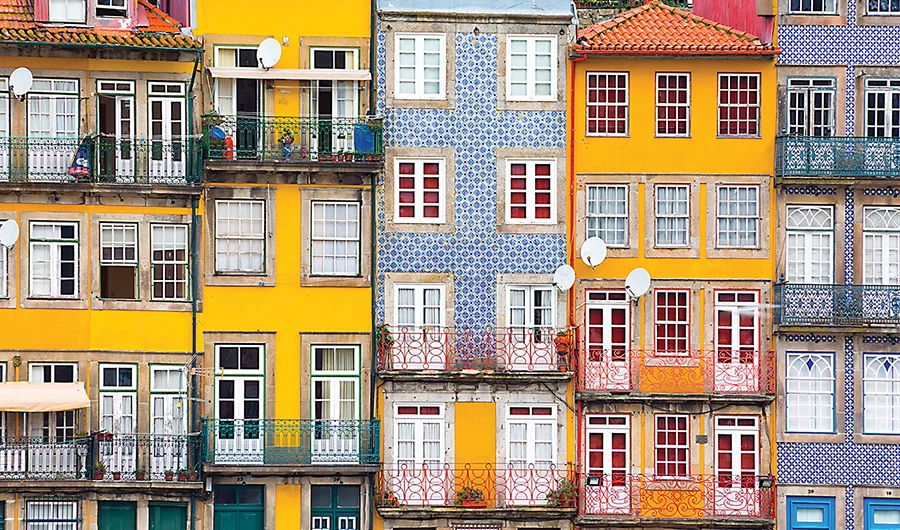 Portugal opens door to British tourists, ending uncertainty