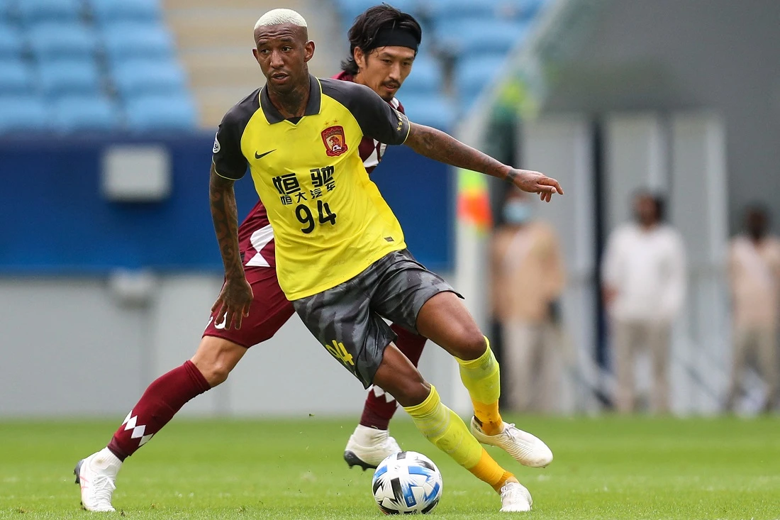 Brazilian, Anderson Talisca (front), was expected to join the reigning champions, but confirmed his move from Guangzhou FC to AL-Nassr. (File/AFP)