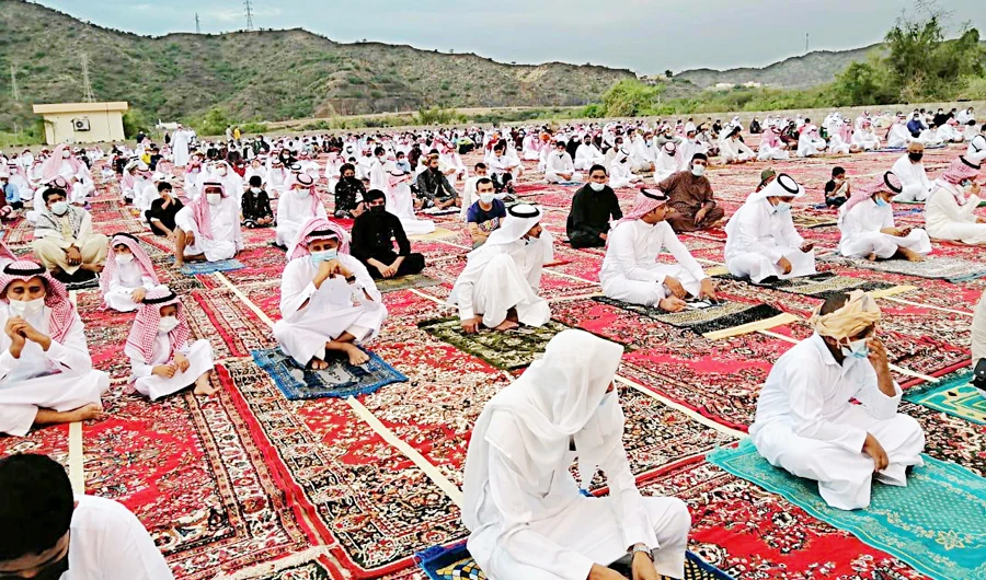 Saudis prefer spending their Eid Al-Fitr holiday with family back in their hometowns. (SPA/File)