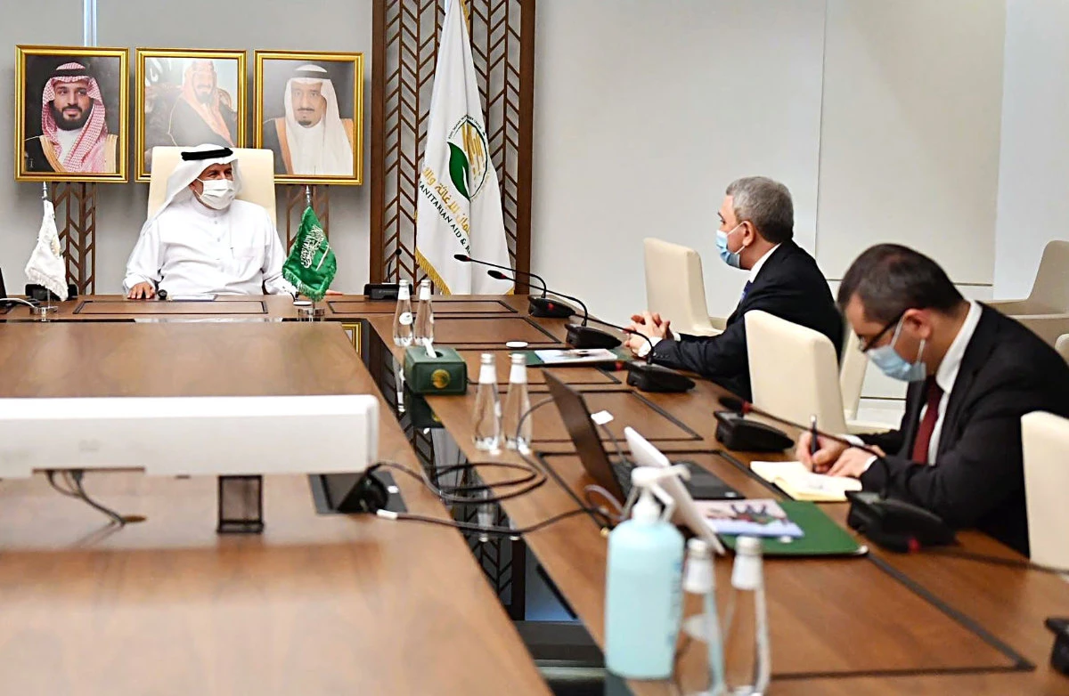 KSrelief chief Abdullah Al-Rabeeah meeting with Azerbaijani Ambassador Shahin Abdullayev in Riyadh on Thursday. (SPA)