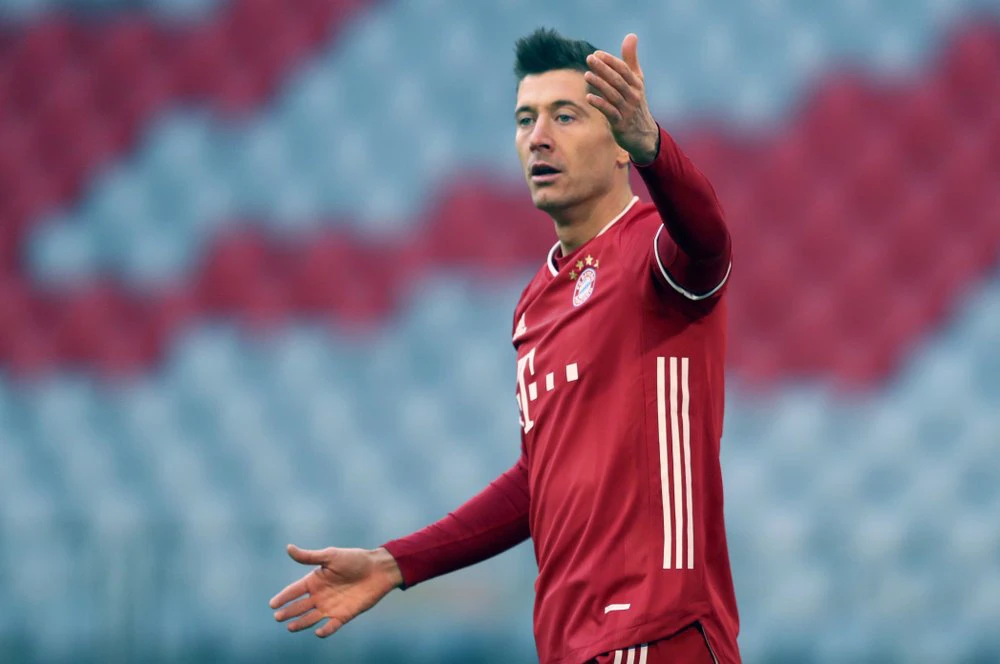 Lewandowski poised to make Bundesliga history as Bayern welcome back fans