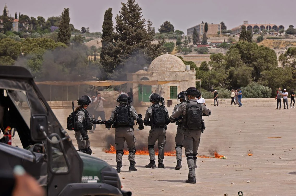 Israeli security forces and Palestinian Muslim worshipers clash in Jerusalem’s Al-Aqsa mosque compound on May 21, 2021. (AFP)