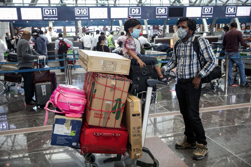 Oman’s nationalization policy leads to decline in expatriate workers