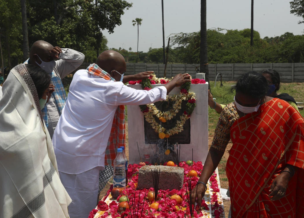 Many experts also believe the real death toll is much higher, particularly as the disease spreads into India6s rural areas. (AP)
