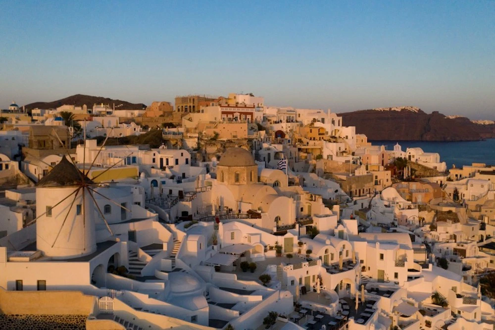 Flydubai adds Greek islands Santorini and Mykonos to seasonal routes