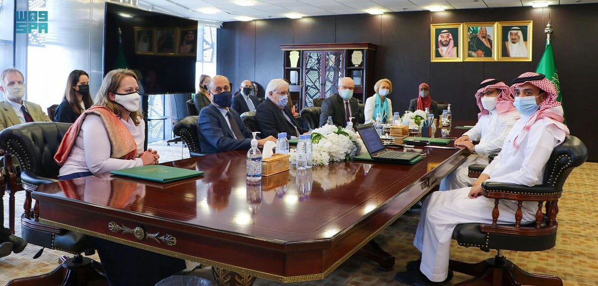 Saudi ambassador to Yemen Mohammed bin Saeed Al-Jaber met US envoy to Yemen Tim Lenderking and UN envoy to Yemen Martin Griffiths. (SPA)