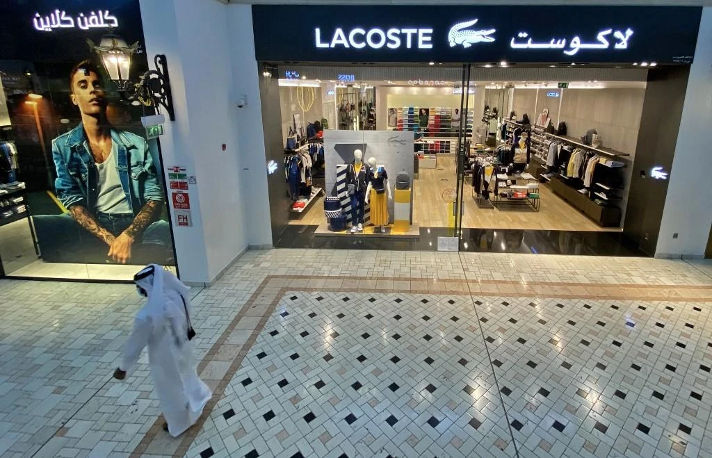 Qatar said on Wednesday that leisure and education centers and restaurants can reopen at limited capacity as of Friday under a phased easing of coronavirus-related measures. (File/AFP)