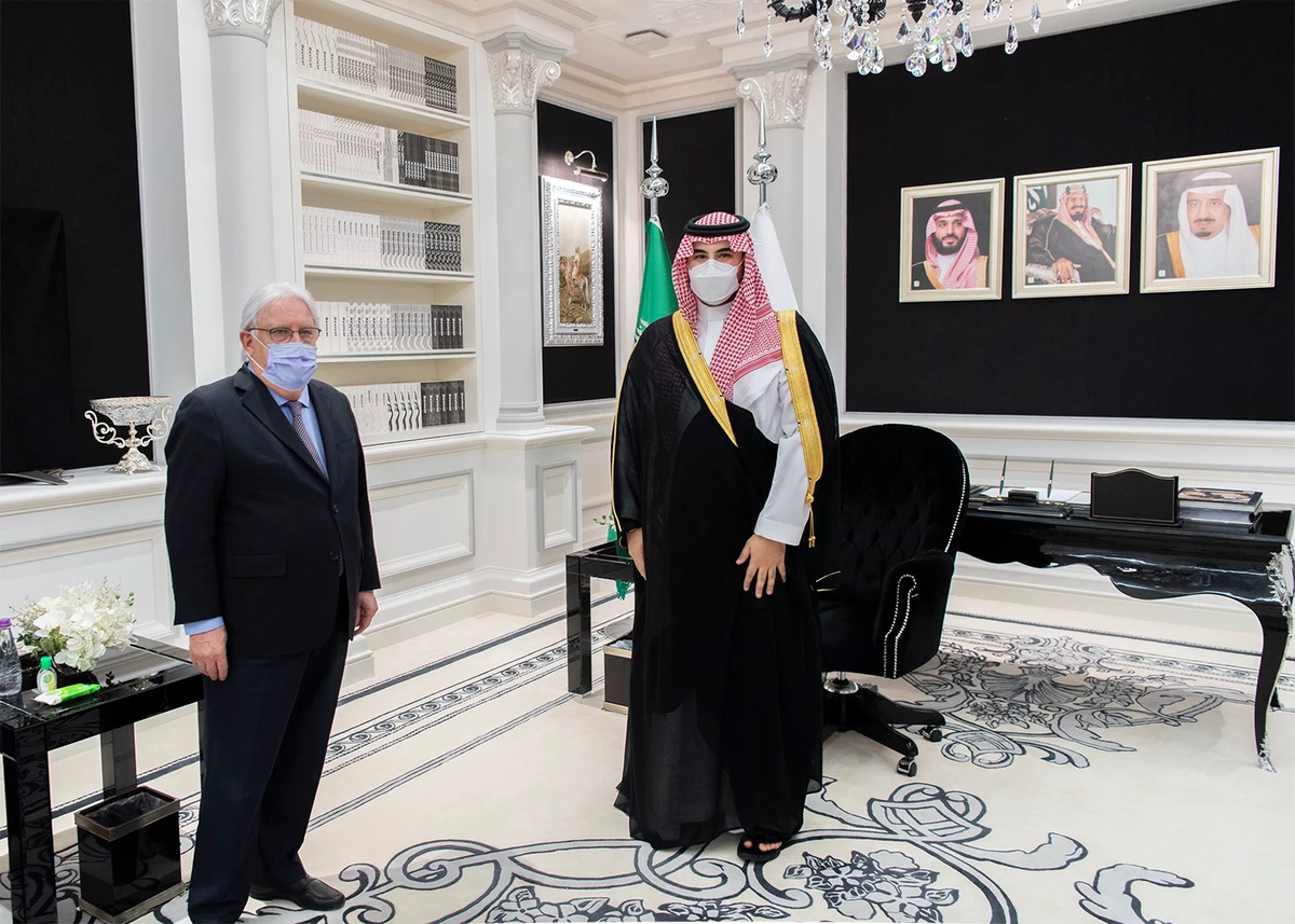 UN special envoy to Yemen Martin Griffiths met with Saudi Deputy Minister of Defense Prince Khalid bin Salman in Riyadh. (Twitter/@kbsalsaud)