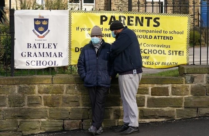 UK teacher reinstated after prophet cartoon row