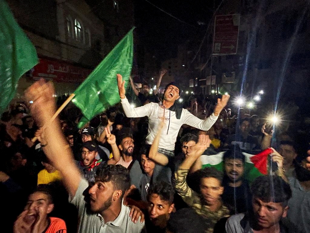 Palestinians take to the streets to celebrate, following a ceasefire, in the southern Gaza Strip, May 21, 2021. (Reuters)