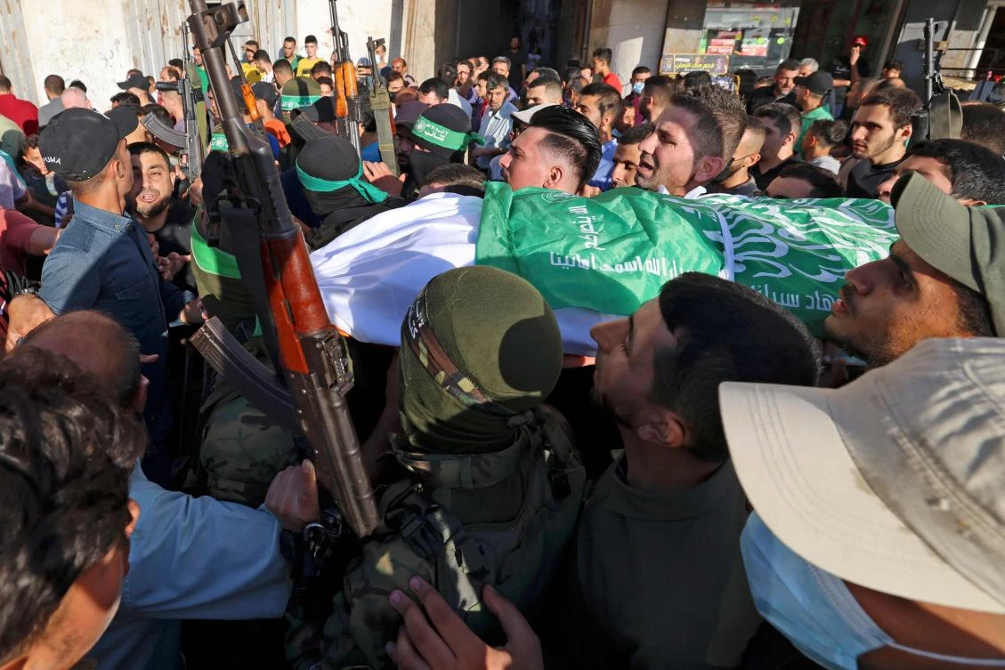 Israeli army arrests Hamas leader in West Bank