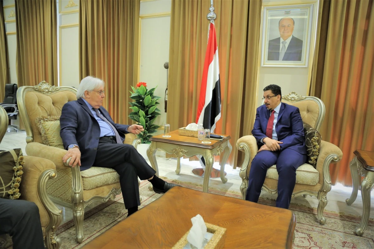 Yemeni government continues to provide exceptional permits for ships to deliver fuel: foreign minister