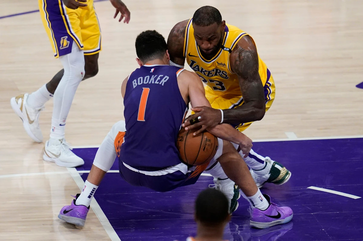 Suns topple NBA champion Lakers in first round of playoffs