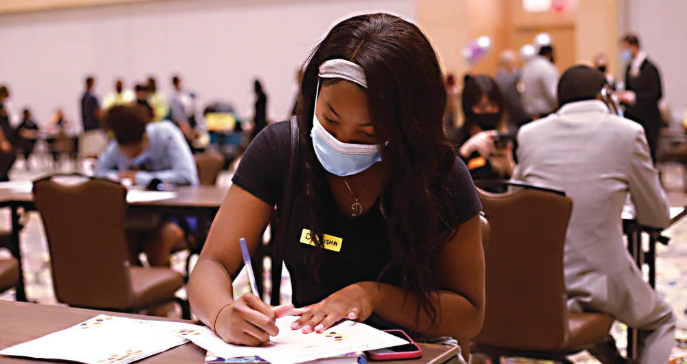US adds 559K jobs as firms still struggle to fill positions
