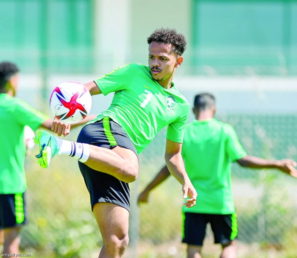 Turki Al-Ammar of the Saudi U-23 squad showcasing his skills at the squad's training camp in Marbella. (Arriyadiyah)