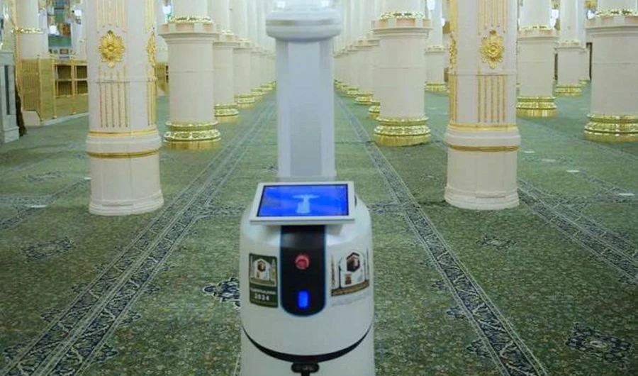 Robots join in Makkah Grand Mosque’s disinfection team. (SPA)