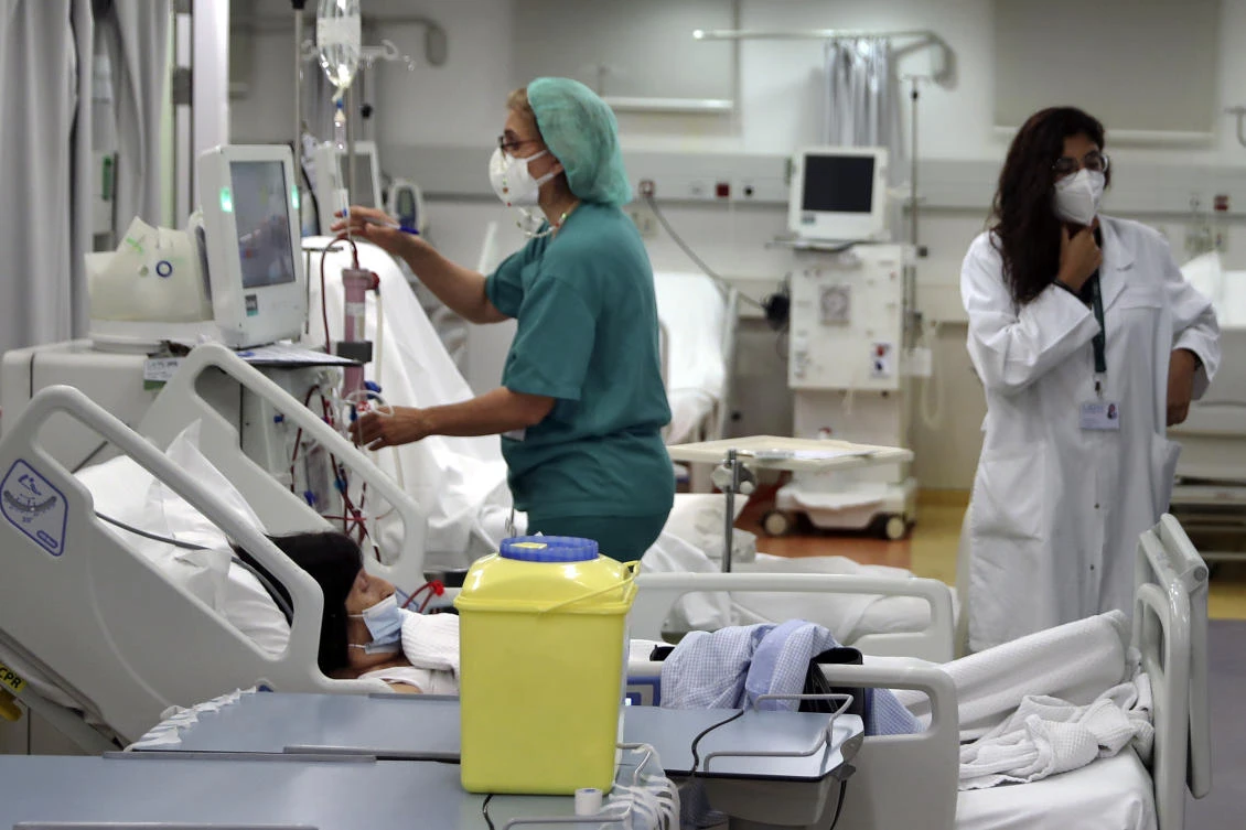 Nurse checks a patient undergoes dialysis at the Lebanese American University Medical Center-Rizk Hospital in Beirut. Hospitals warned Thursday they may be forced to suspend kidney dialysis next week amid supply shortage. (AP)
